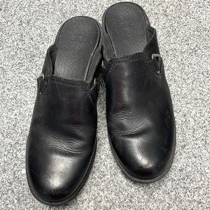 Tera Clogs size 8.5/40